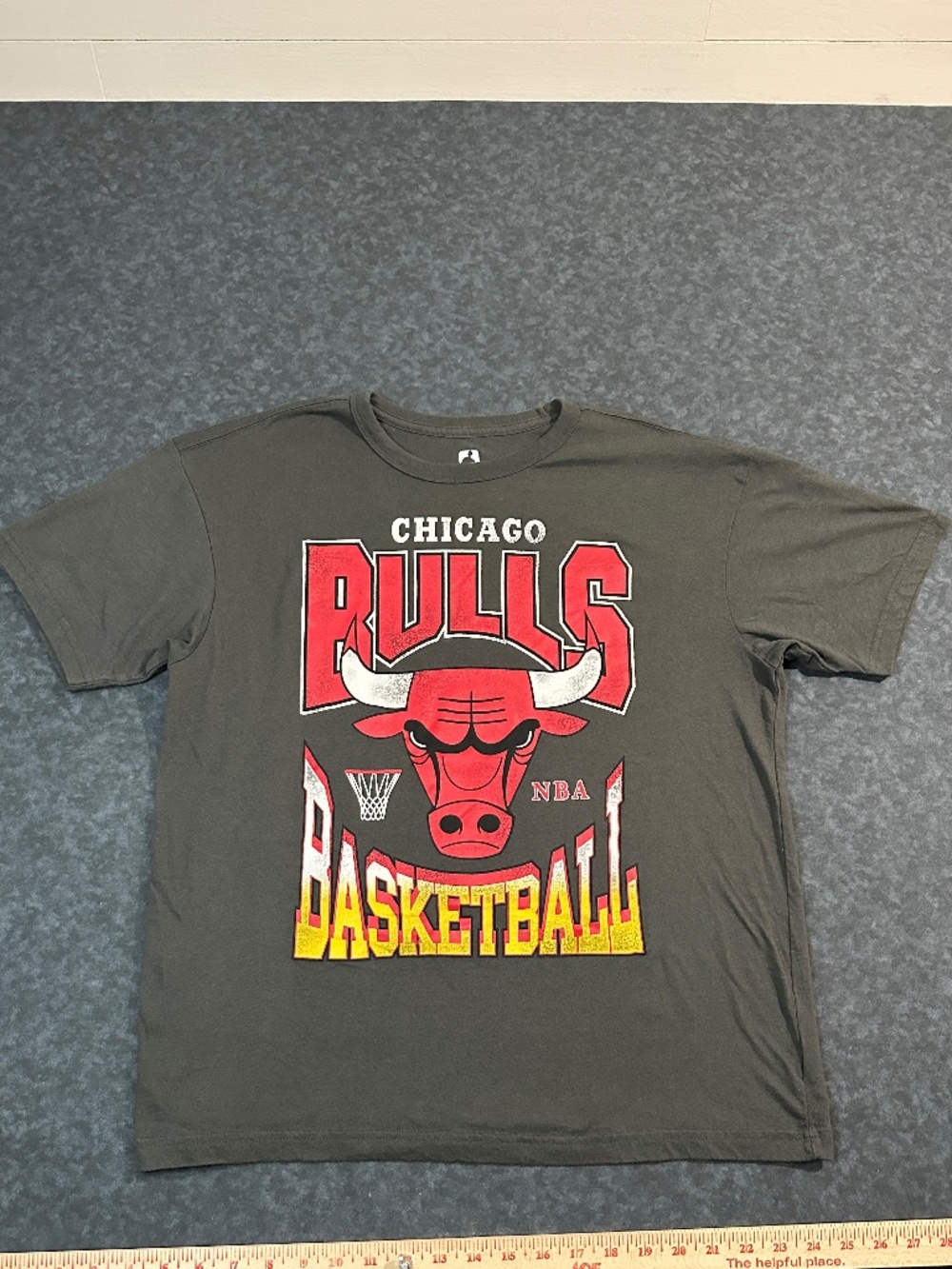 Chicago Bulls NBA Graphic Basketball T Shirt Grey Size Medium
